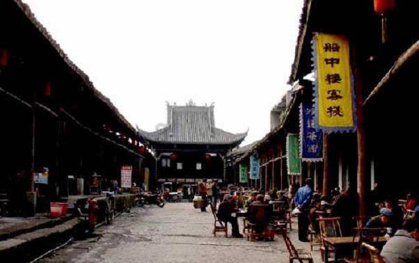 消息人士:将对乌海军在塞瓦斯托波尔残留的舰艇进行回收处理